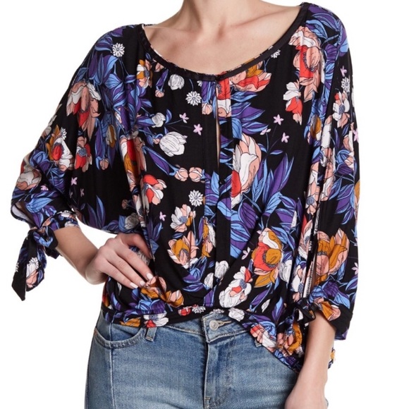 Free People Tops - Free people keep on high low Blouse